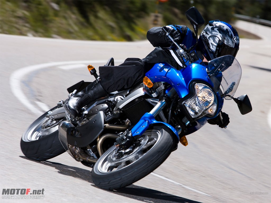 Kawasaki_Versys_2008_01_1024x768.jpg