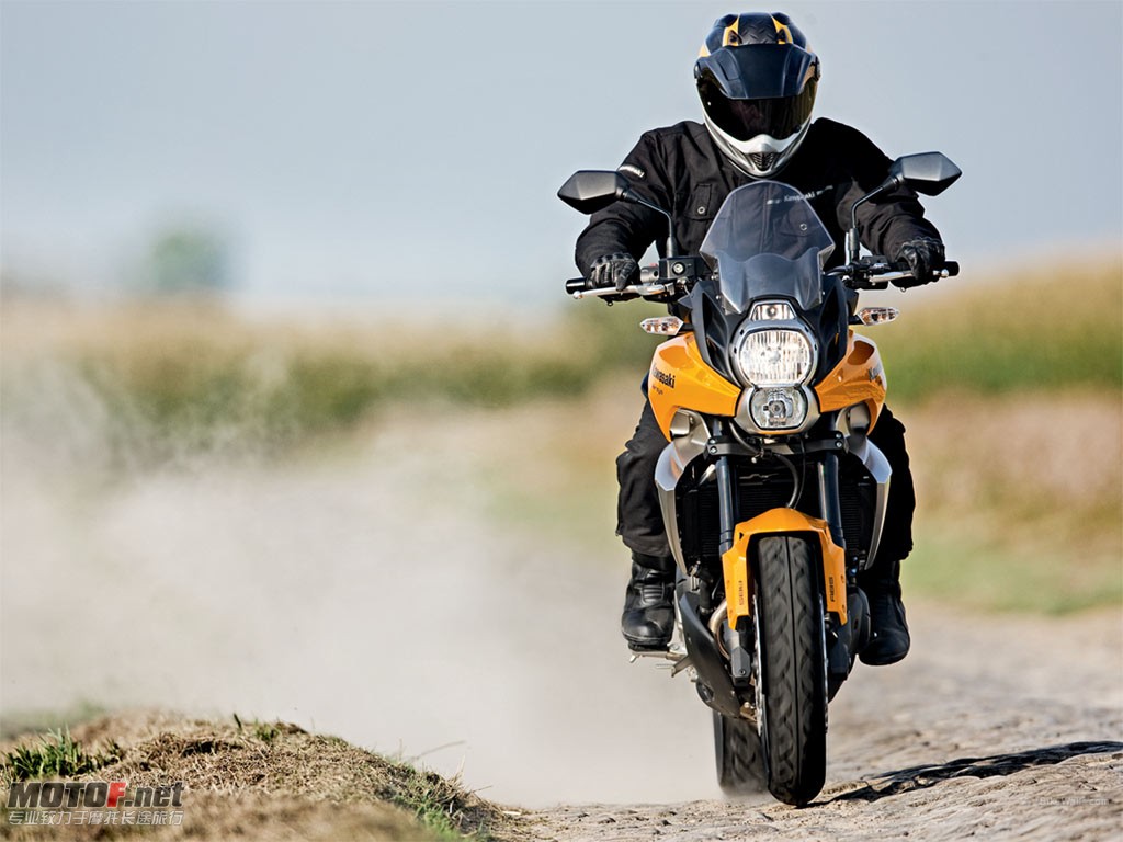 Kawasaki_Versys_2010_08_1024x768.jpg
