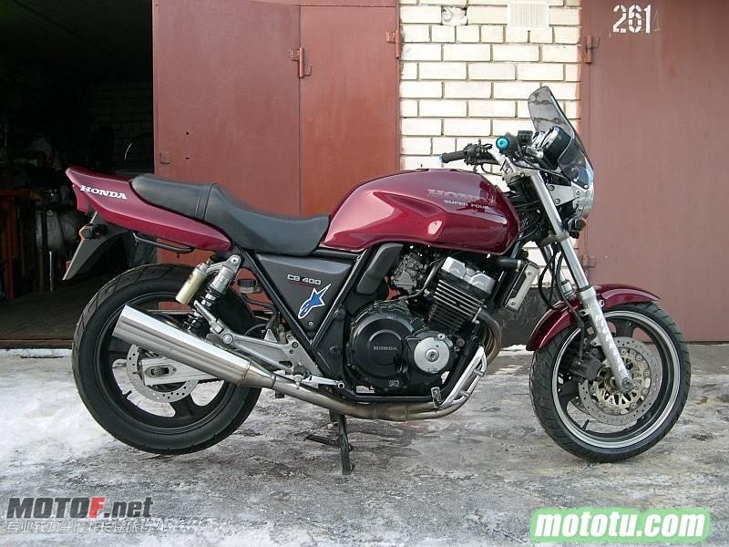1244278886-Honda-CB-400.jpg