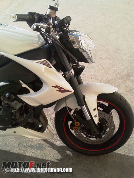 yamaha-r1-street-white-img06.jpg