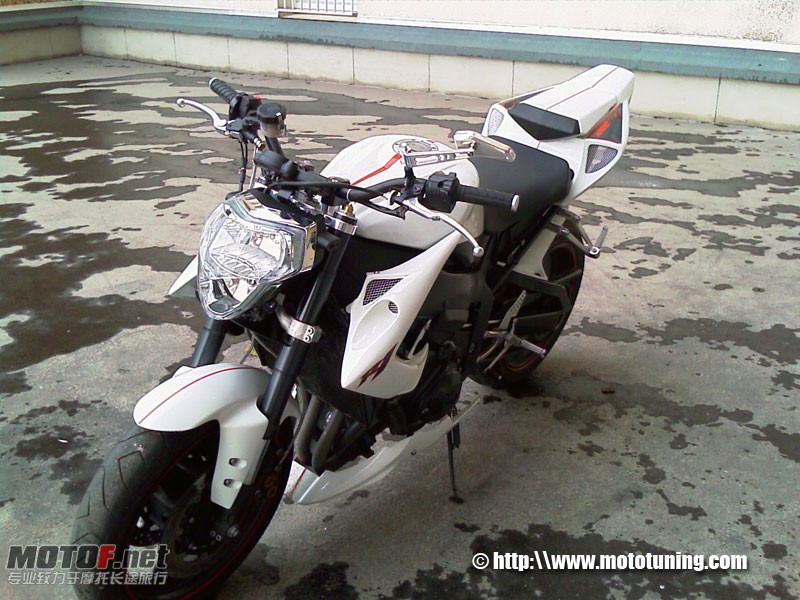 yamaha-r1-street-white-img03.jpg