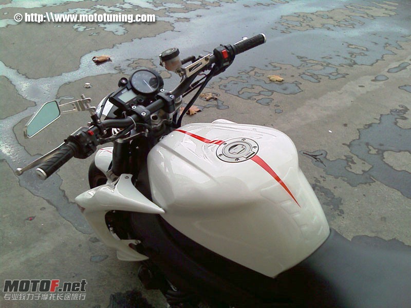 yamaha-r1-street-white-img05.jpg