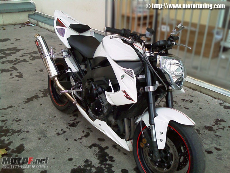 yamaha-r1-street-white-img01.jpg