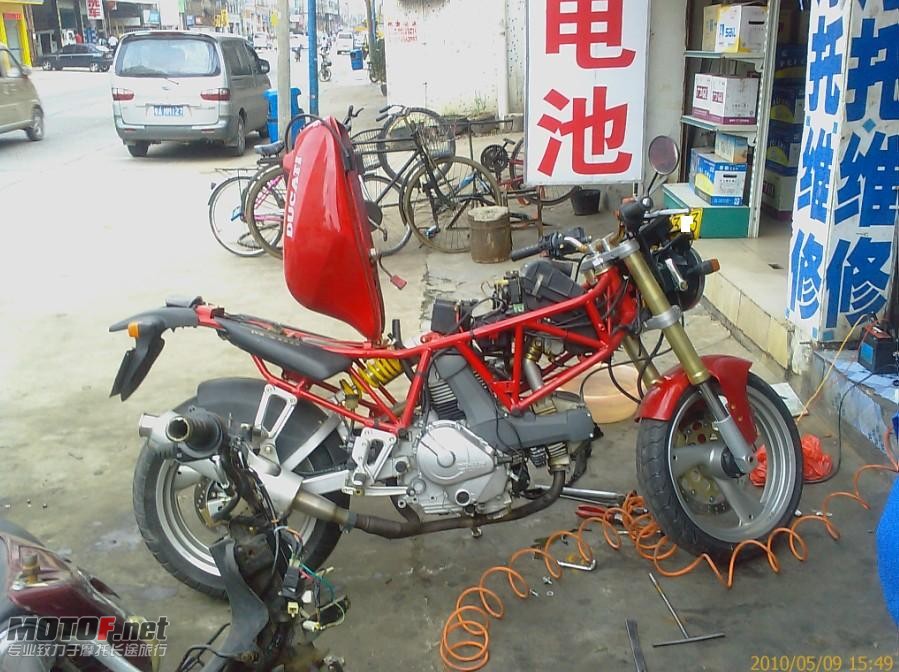 3另一面的全身相.jpg