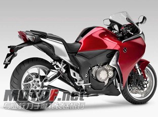 2010_Honda_VFR1200F_rear_s.jpg