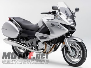 2010_Honda_NT700V.jpg