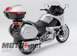 2010_Honda_NT700V_rear.jpg