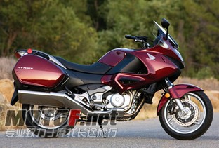 2010_Honda_NT700V_side.jpg