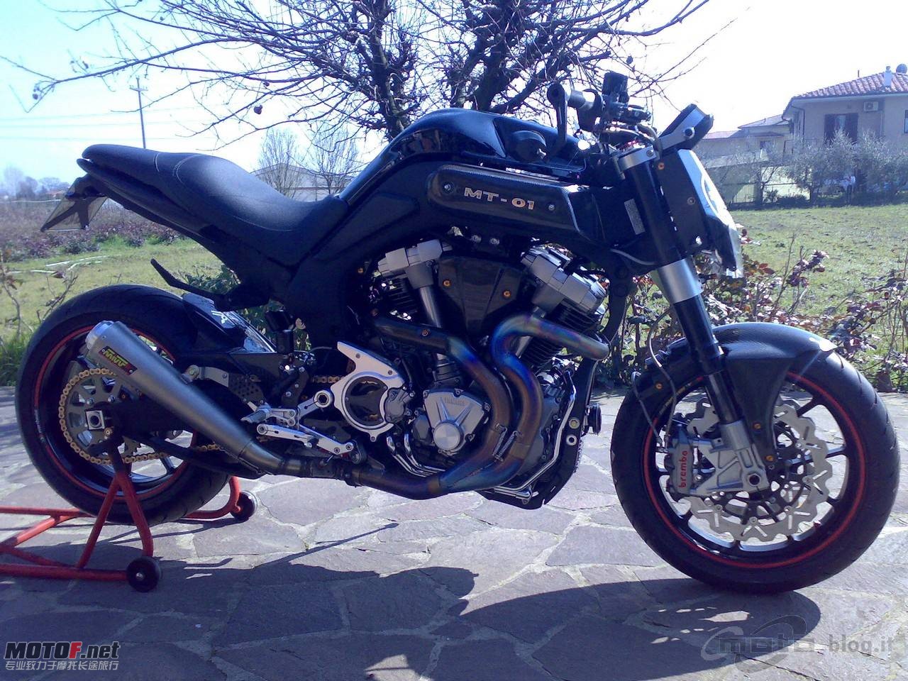 big_yamaha_mt01_special_02.jpg