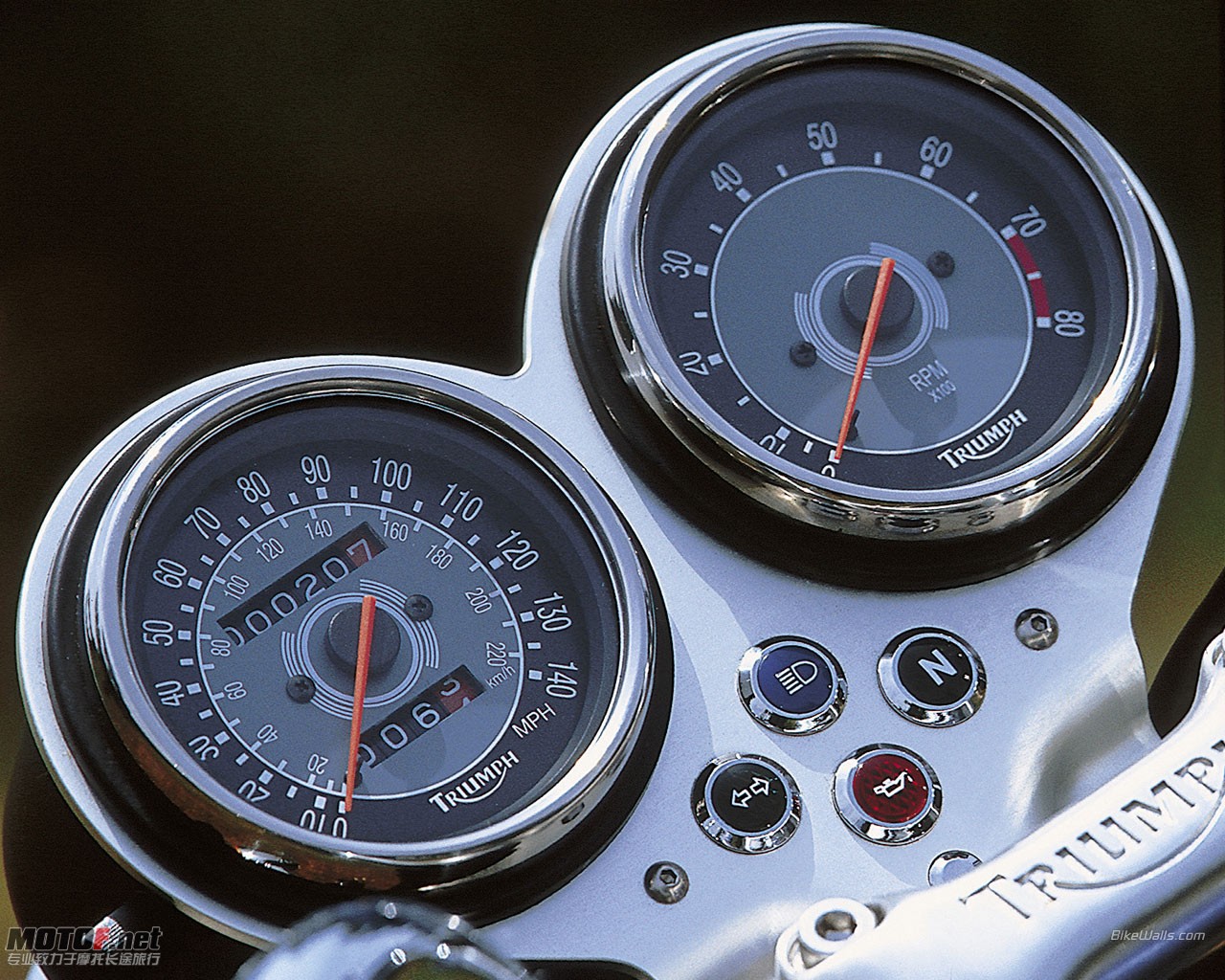 Triumph_T100_2003_05_1280x1024.jpg