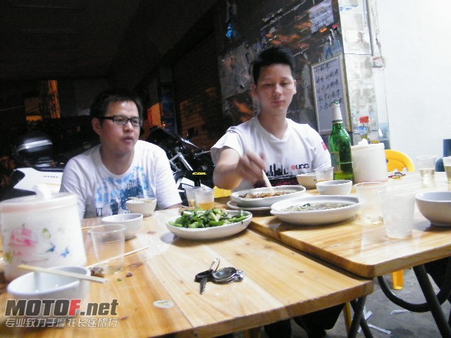 6.8晚上聚会 034.jpg