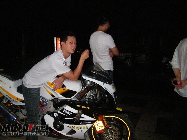 6.8晚上聚会 051.jpg