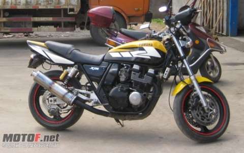 XJR400