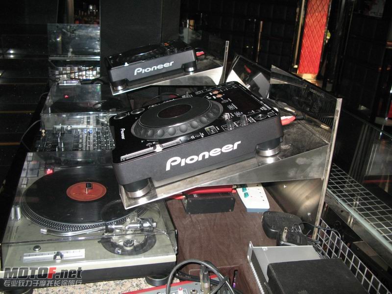 R 32.JPG