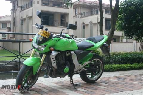 03Z1000