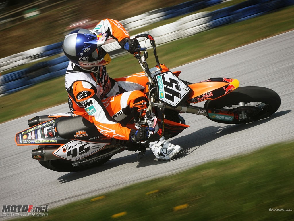 KTM_Team_Shooting_Supermoto_Austria_2007_Rene_Esterbauer_02_1024x768.jpg