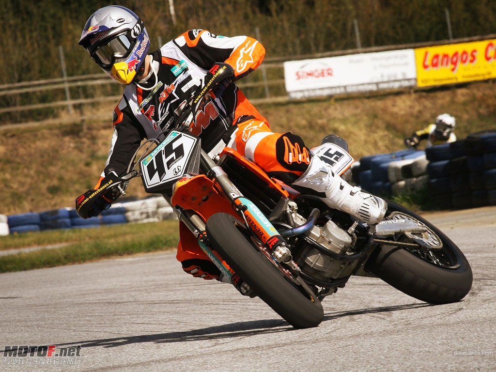 KTM_Team_Shooting_Supermoto_Austria_2007_Rene_Esterbauer_01_1024x768.jpg