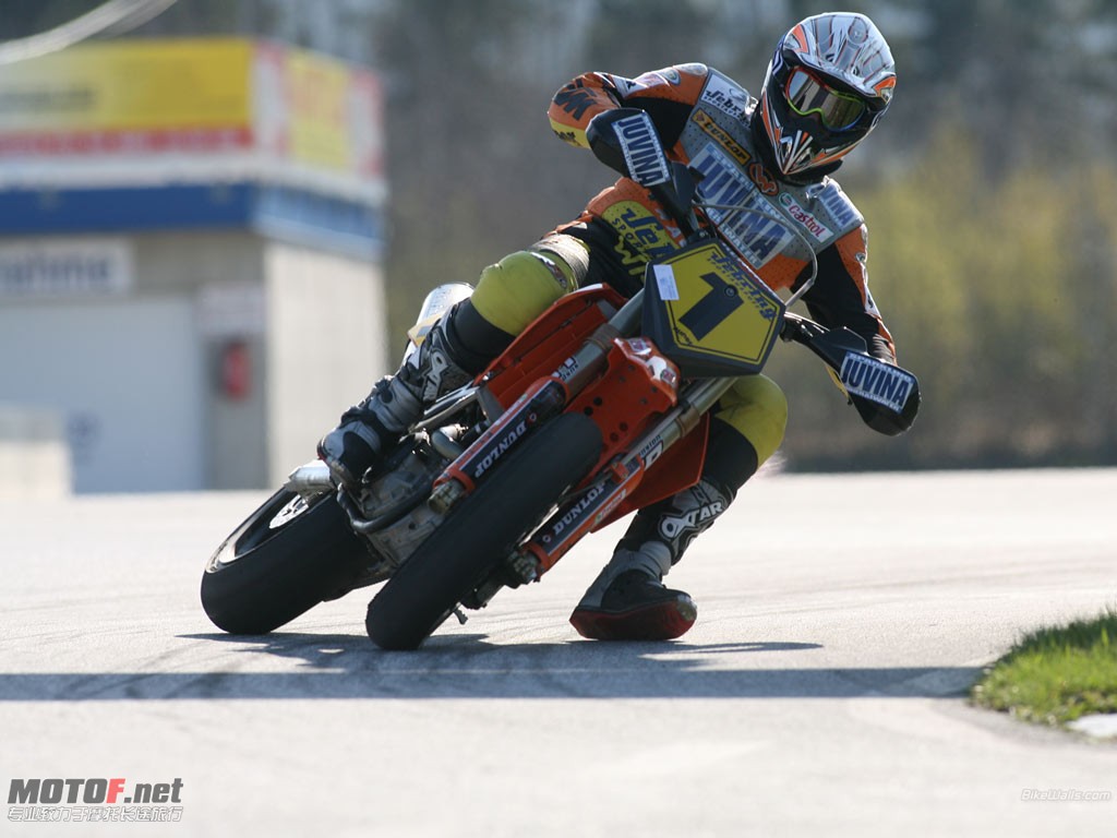 KTM_Team_Shooting_Supermoto_Austria_2007_Hannes_Maxwald_06_1024x768.jpg