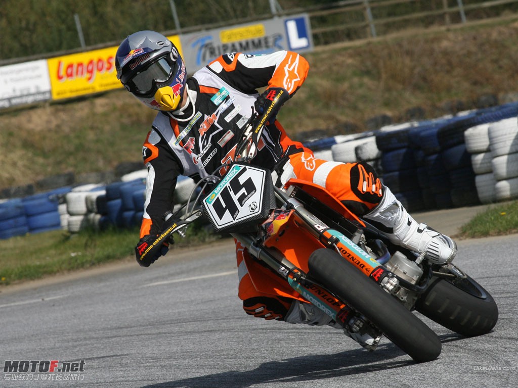 KTM_Team_Shooting_Supermoto_Austria_2007_Rene_Esterbauer_04_1024x768.jpg