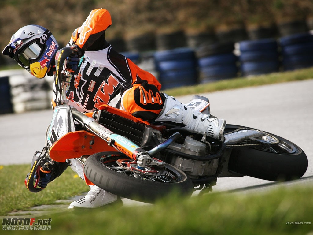 KTM_Team_Shooting_Supermoto_Austria_2007_Rene_Esterbauer_03_1024x768.jpg