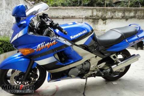 ZZR400