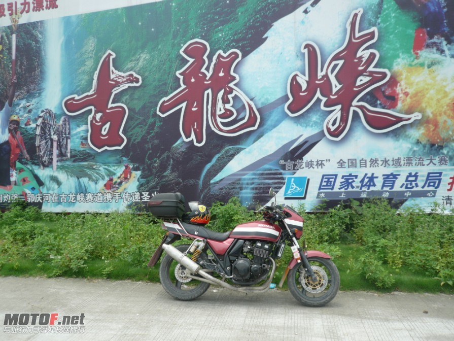 9俺又跑错了方了，这里也不是年会聚集地吧