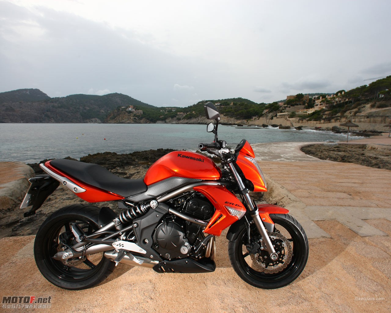 Kawasaki_ER_6N_2009_37_1280x1024.jpg