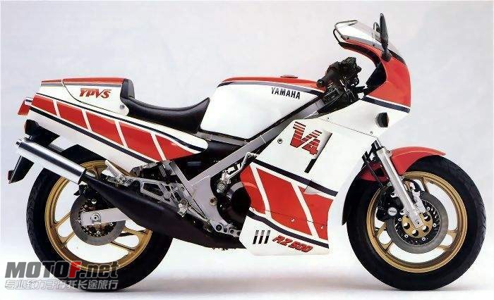 Yamaha RD500  5.jpg