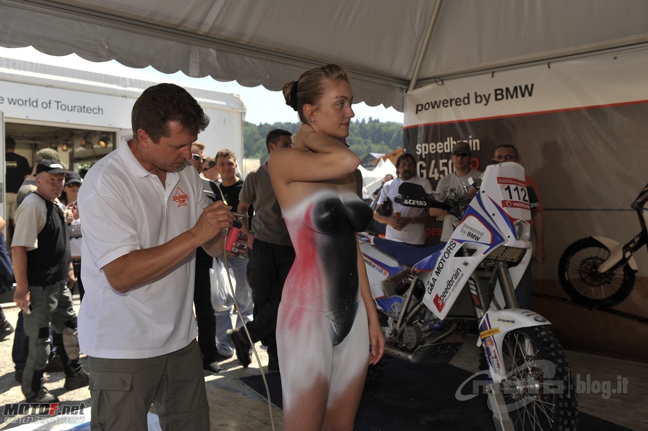 big_body_painting_bmw_02.jpg