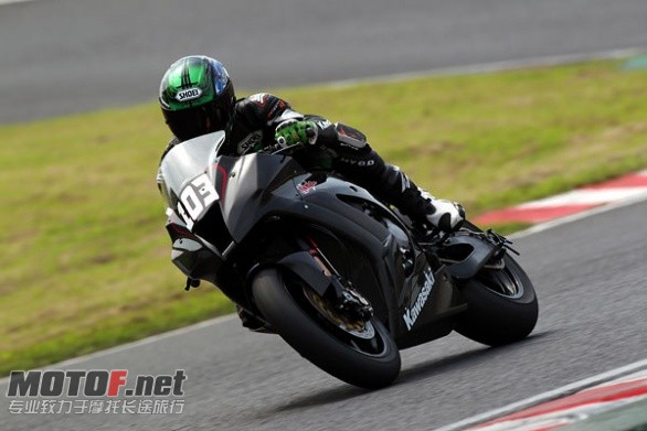 ninja_zx10r_2011_pista_13.jpg