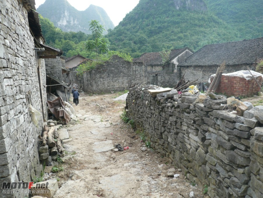 12又是讨厌的红砖破坏了美丽的自然.jpg
