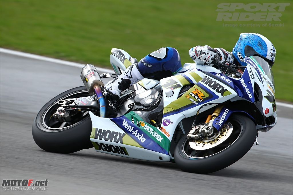 146_1006_01 suzuki_british_superbike_wallpaper_04 .jpg