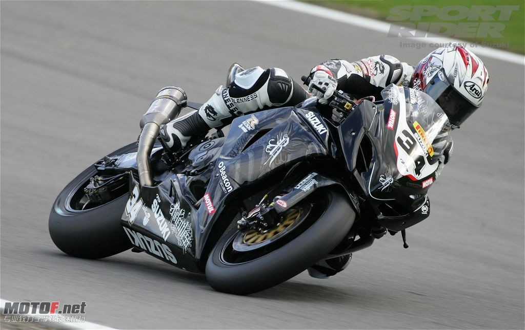 146_1006_01 suzuki_british_superbike_wallpaper_10 .jpg