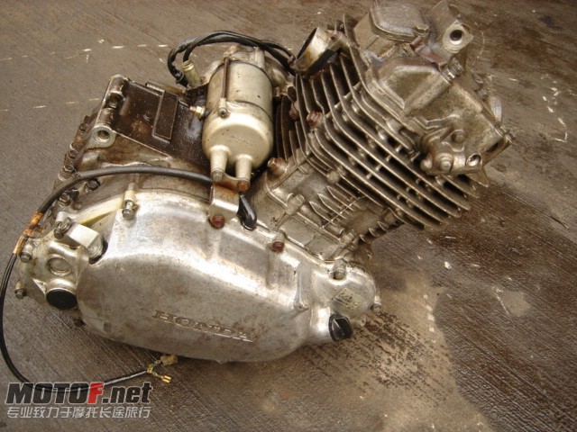 CB250RS发动机