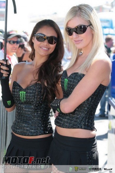 paddock_girls_laguna_seca_06.jpg