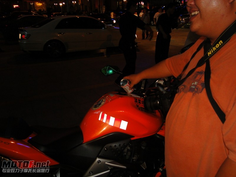 Z1000也想饮百威