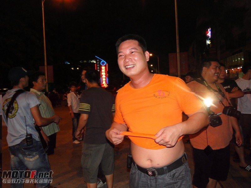 荣哥新车唔敢玩