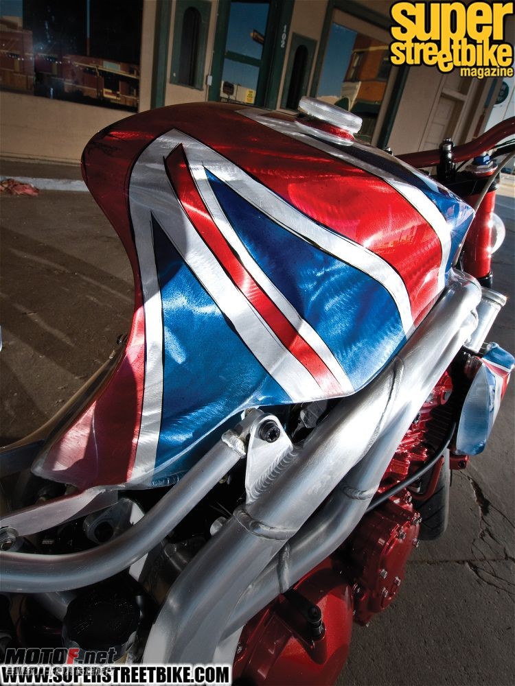 1007_sbkp_09_z 2007_triumph_speed_triple gas_cap.jpg