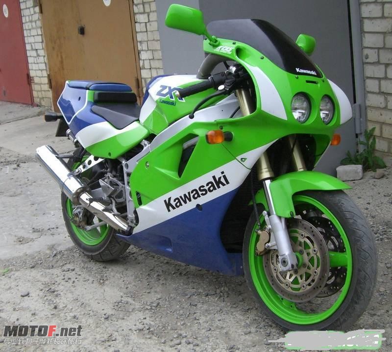 1240143106-Kawasaki-ZXR-400.jpg