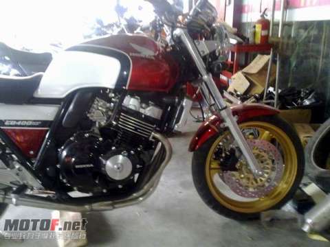 CB400