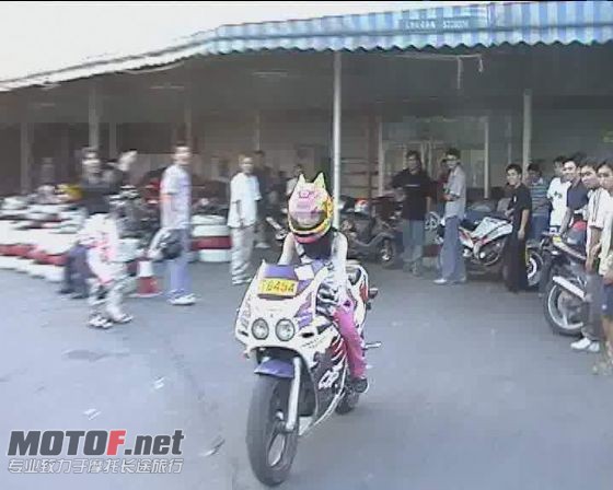 华Ｄ条女１.jpg