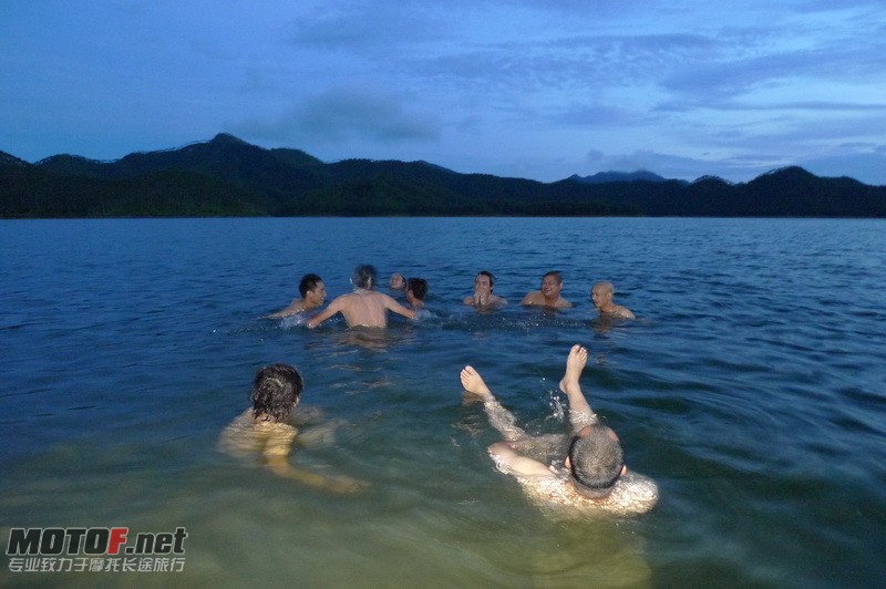 水库水原来很暖和的