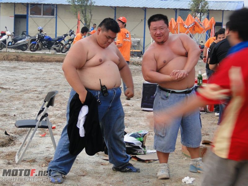 看谁大