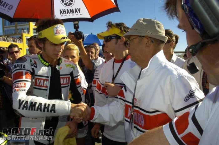 valentino-rossi-yamaha-07_jpg_700.jpg