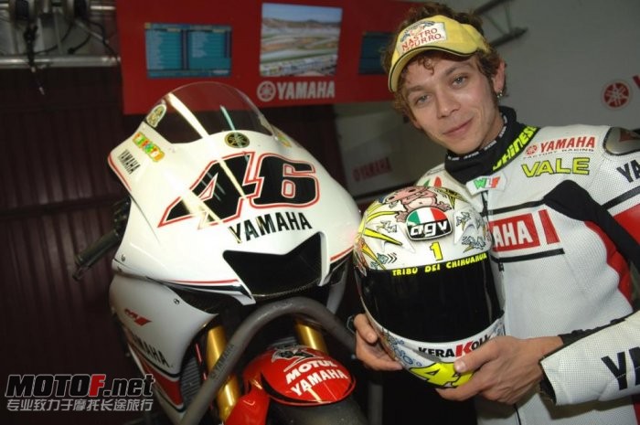 valentino-rossi-yamaha-05_jpg_700.jpg