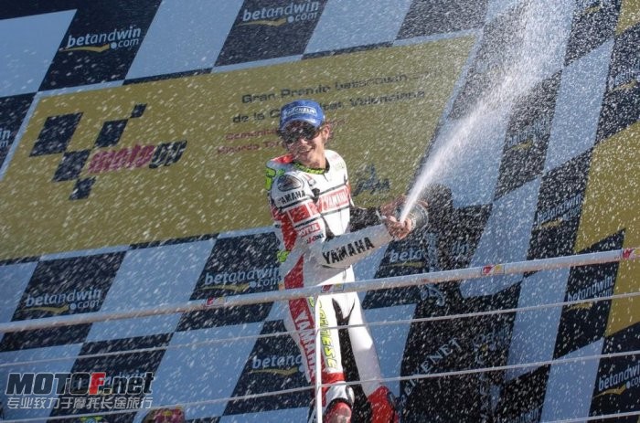 valentino-rossi-yamaha-06_jpg_700.jpg