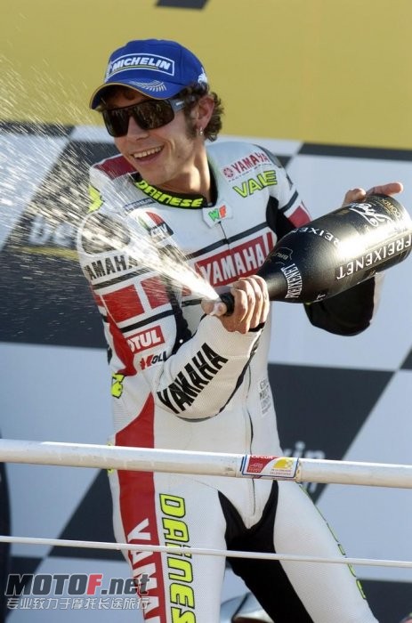 valentino-rossi-yamaha-08_jpg_700.jpg