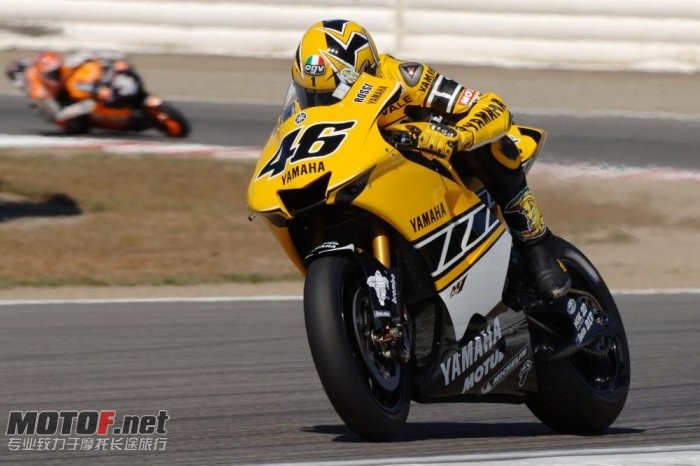 valentino-rossi-yamaha-13_jpg_700.jpg