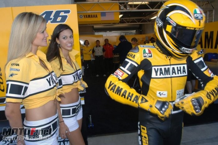 valentino-rossi-yamaha-17_jpg_700.jpg