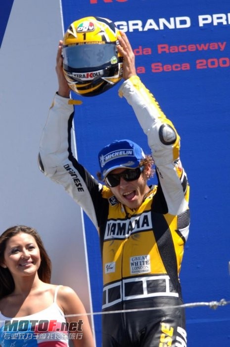 valentino-rossi-yamaha-22_jpg_700.jpg